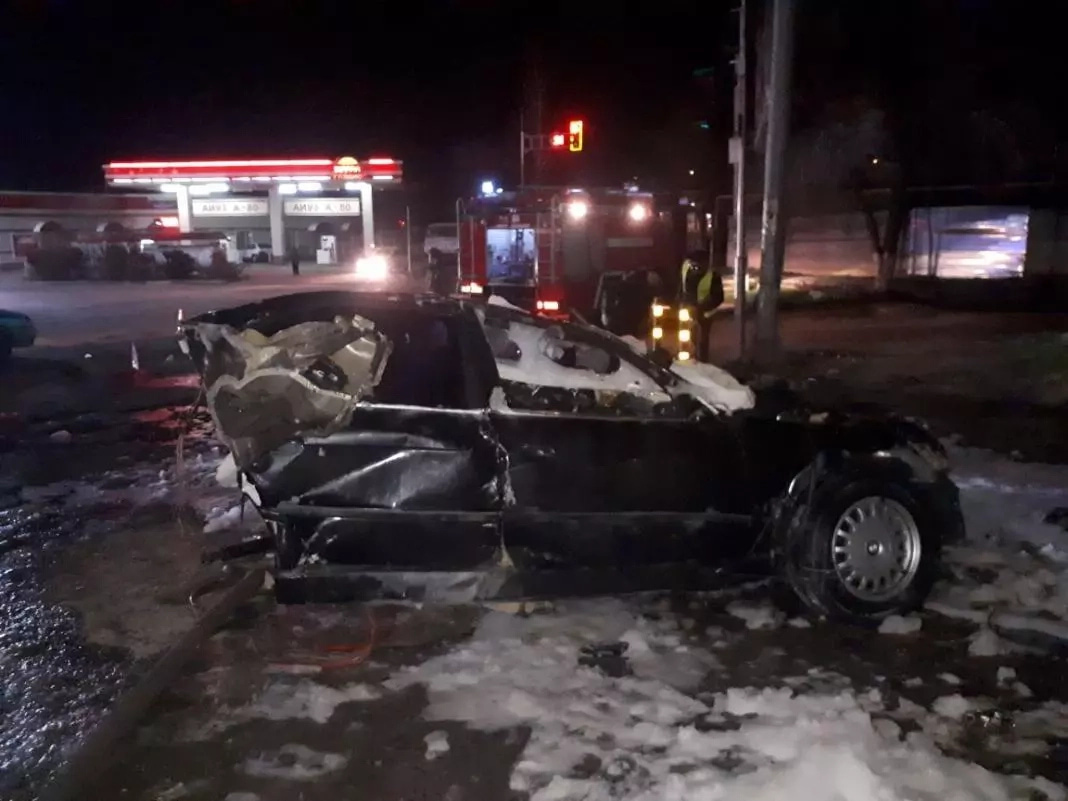 Жантүршігерлік апат: Шымкентте жол апатынан көлік жүргізушісі қаза тапты (фото)