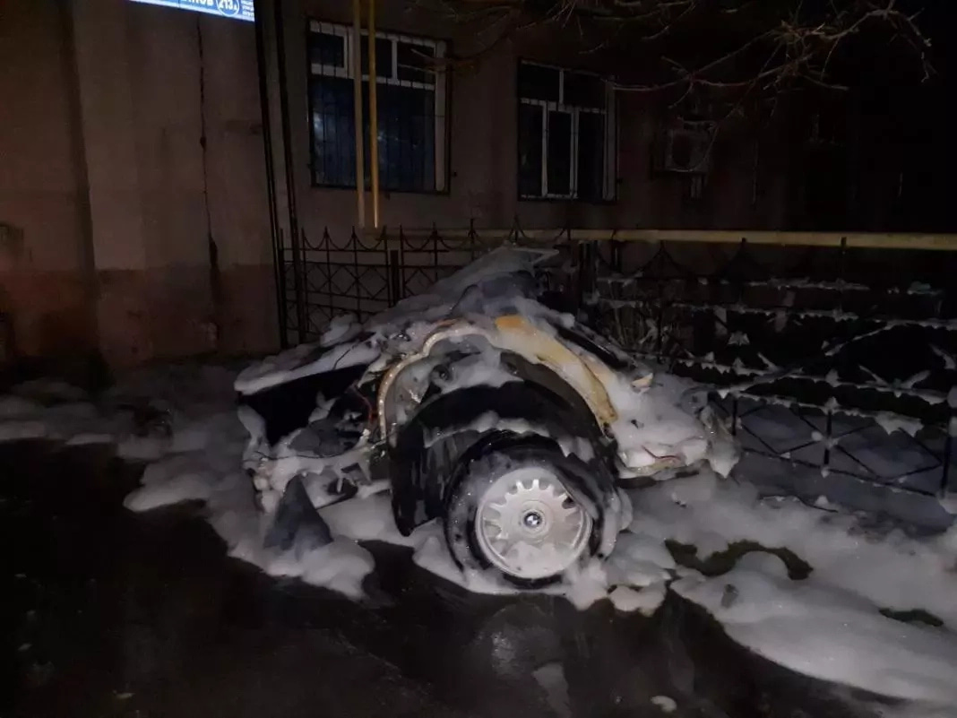 Жантүршігерлік апат: Шымкентте жол апатынан көлік жүргізушісі қаза тапты (фото)