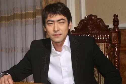 Мейрамбек Беспаев шоу-бизнестегі "ұятсыз" әншілер туралы айтты