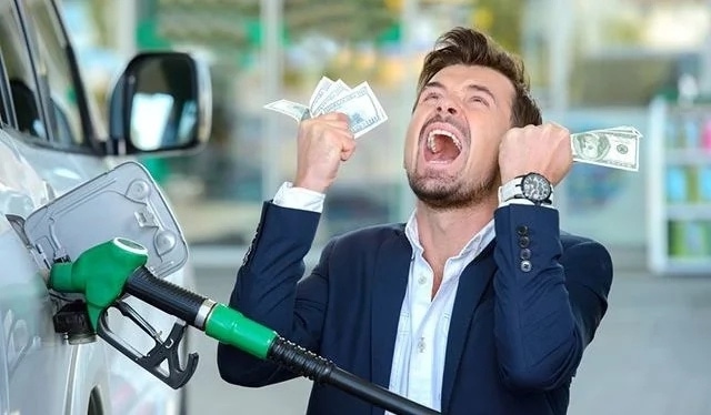 Бұдан былай бензиннің бағасы литріне 161 теңгеден аспайды