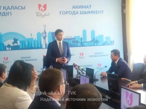 Кеше ғана қызметінен кеткен Әбдірахымов әріптестерінен кешірім сұрады (фото)