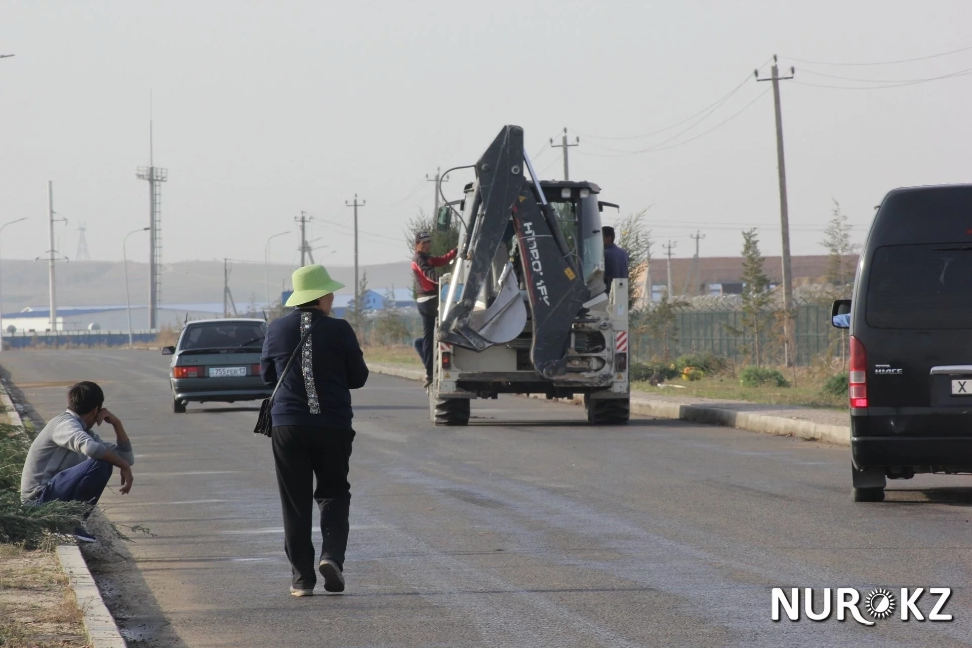 ОҚО-ға вице-премьердің келгенін естіген шымкенттік атқамінерлер көшет отырғызып әлек болды (фото)