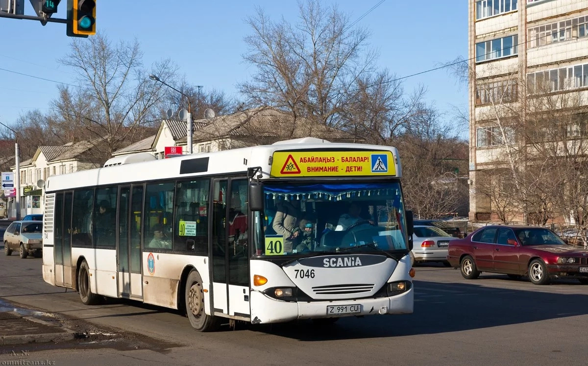 Очевидец заявил, что кондуктор бил и душил шарфом пассажира в Астане
