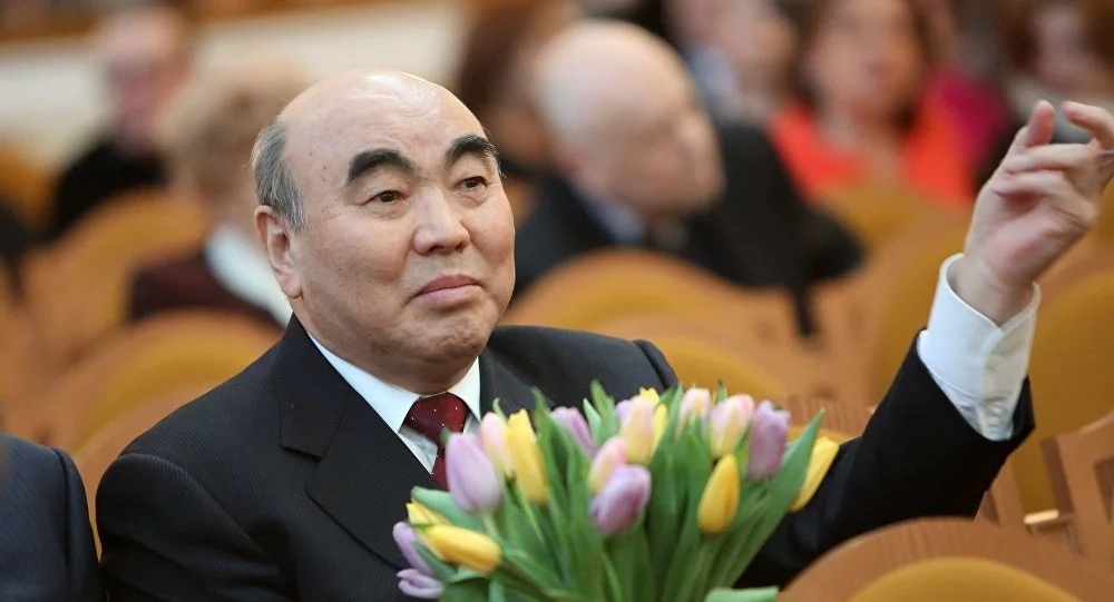 Германияда кездесу өткізген Ақаевқа қырғыздар жұмыртқа лақтырды (видео)