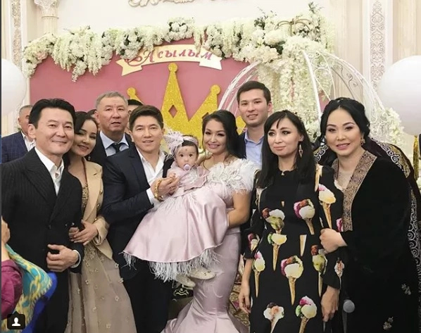 Аша Матай мен Арман Қоңыр тұңғыштарының тұсаукесерін дүркіретіп өткізді (фото, видео)