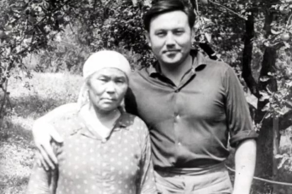 Жамбыл облысындағы ауылға Назарбаевтың анасының есімі берілді