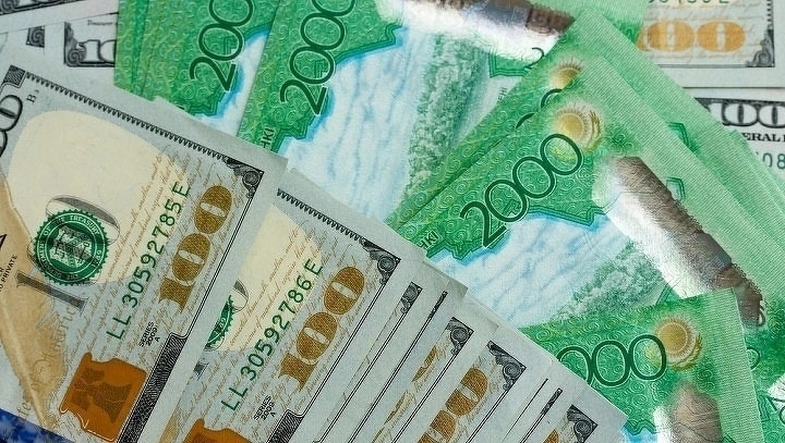 Мамандар доллар бағамының қашан арзандайтынын айтты