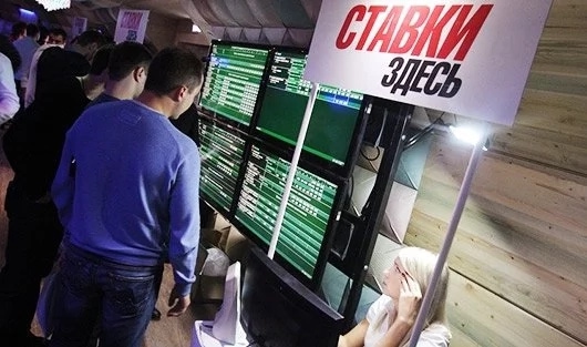 Құмар ойын ойнап бәрінен айырылған қазақ жігіті өкініштен жылап жіберді