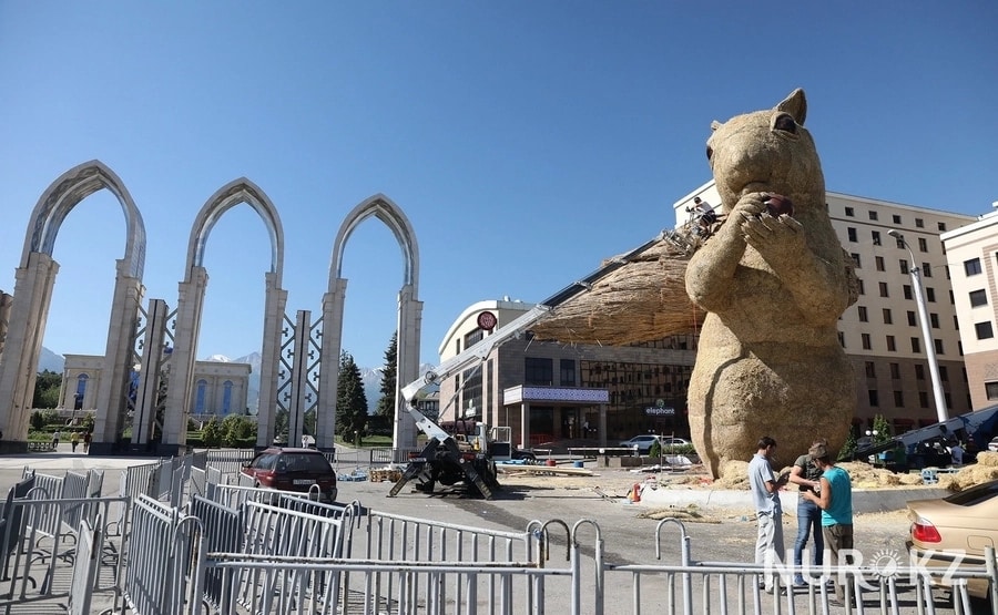 Алматылықтар қаладағы алып тиінді көріп, шошып қалды (фото)