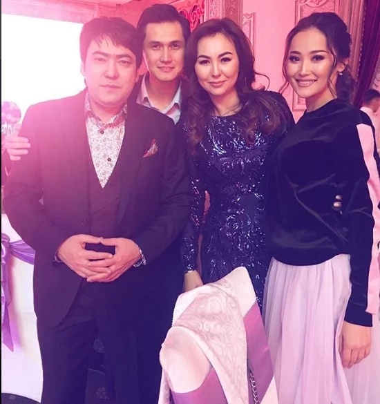 Сахнада жүргенін 30 жыл болған Мейрамбек ән кешін дүркіретіп өткізді (фото, видео)