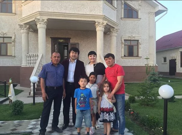 Заттыбек Көпбосынұлының шаңырағында. Фото:Instagram