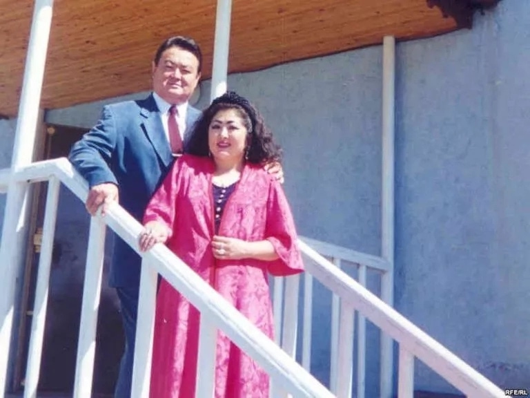 Заманбек Нұрқаділов өзінен 20 жас кіші Мақпалға махаббатын қалай дәлелдеді?