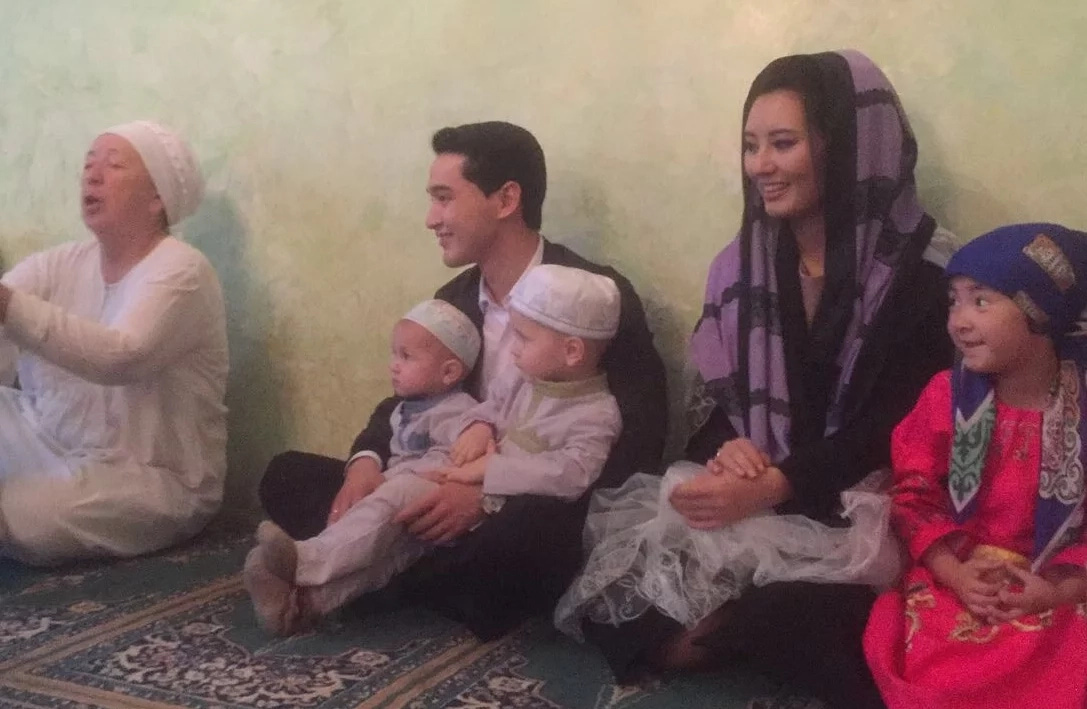 Той кортежінен бас тартқан Асылхан Төлепов балалар үйіне қуаныш сыйлады (фото)