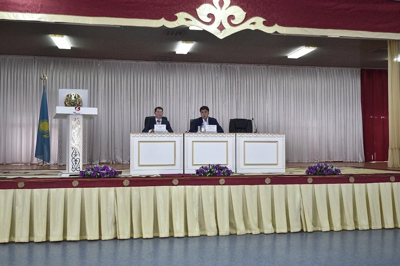 Шымкент әкімі шу шығарған тұрғындарды өзі іздеп барды (фото)