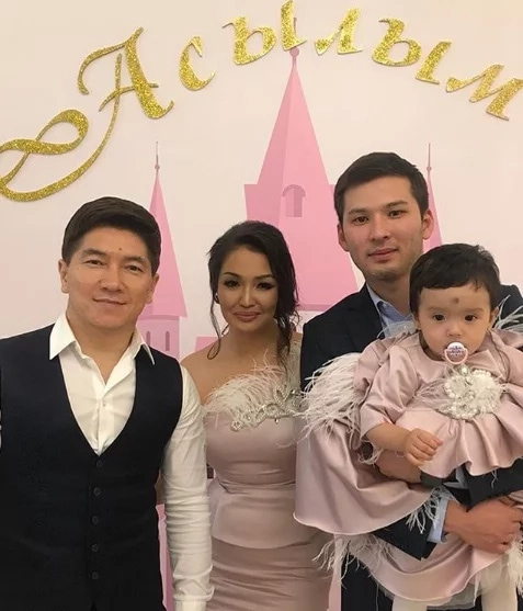 Аша Матай мен Арман Қоңыр тұңғыштарының тұсаукесерін дүркіретіп өткізді (фото, видео)