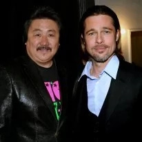 Қазақ сазгерінің әнін естіген әлемге танымал олигарх көз жасын тоқтата алмаған (видео)